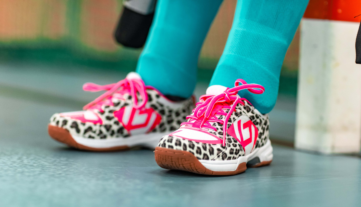 De perfecte Junior zaalhockeyschoenen van Brabo: grip, comfort en stijl in de zaal