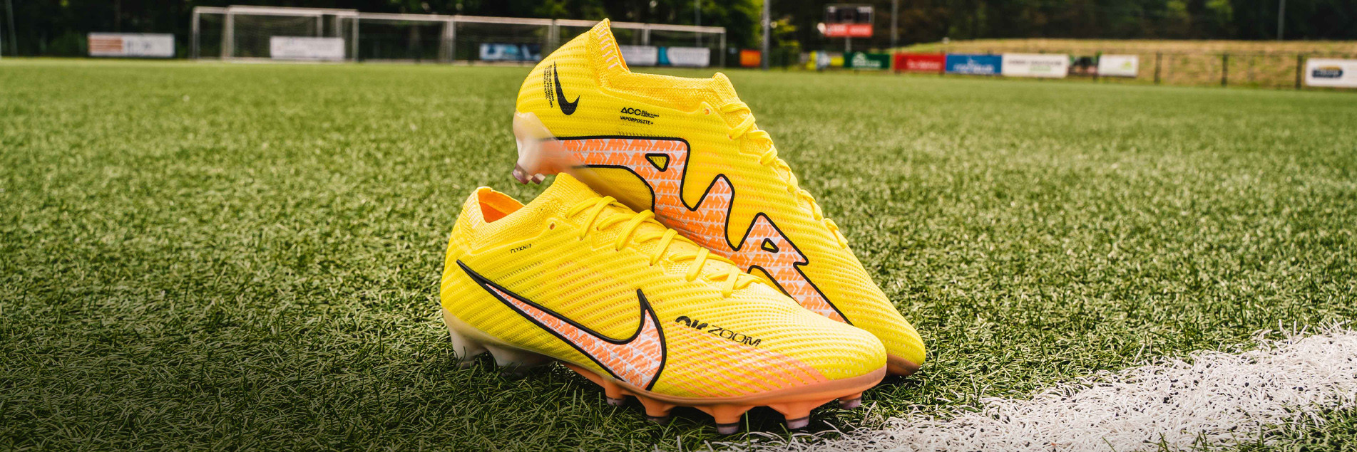 Nike lanceert haar kleurrijke Lucent Pack