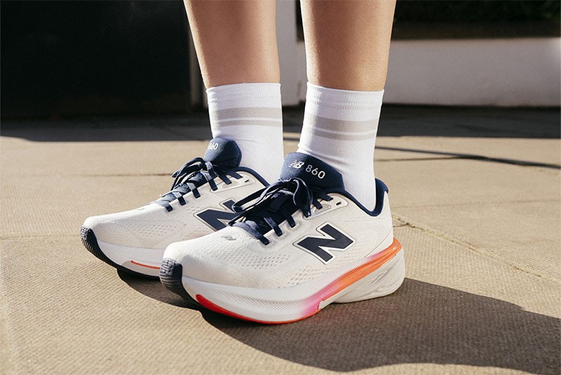 New Balance 860