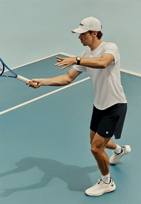 Alex de Minaur tennisracket
