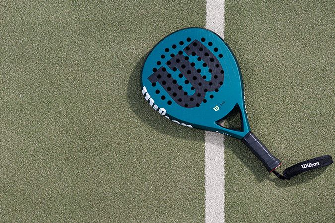 Wilson Blade V3: Perfecte Balans tussen Kracht en Controle